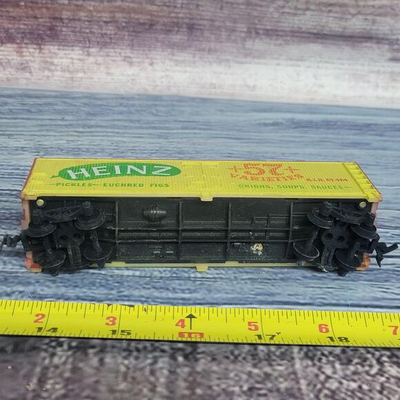 Vintage H.O scale Heinz 57 train box car yellow/red - Picture 12 of 12